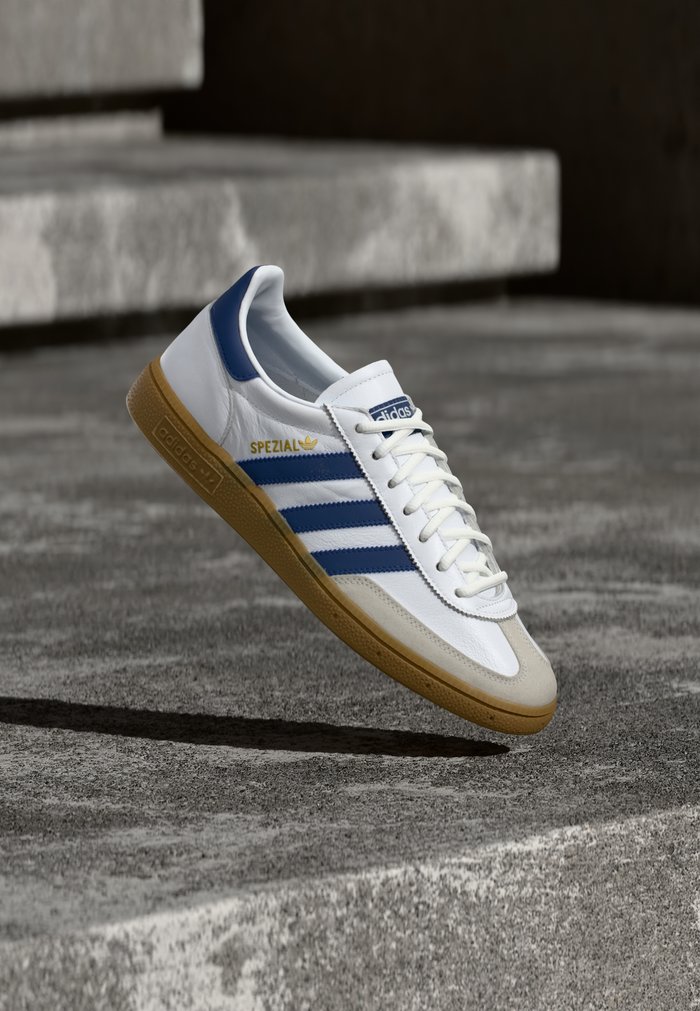 adidas HANDBALL SPEZIAL SHOES FC COPENHAGEN - Walking trainers - white/victory blue