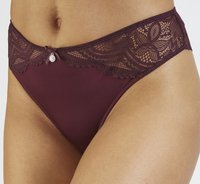 Vyno raudoni apatiniai su nėriniuotiems krašteliais juosmens srityje, puošti gėlių raštu ir maža kaspino detaile priekyje.