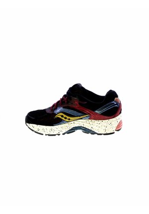 Scarpa da ginnastica nera con tomaia in rete, accenti bordeaux, logo giallo e suola intermedia bianca marmorizzata. Presenta un tallone imbottito e suola testurizzata.