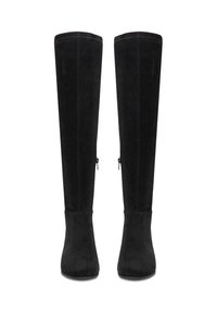 Čierne nadkolenné čižmy vyrobené z hladkej semišovej kože, s okrúhlou špičkou, blokovým podpätkom a postrannými zipsami pre ľahký prístup.