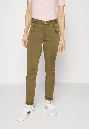 CORYN PANT - Calças - ivy green