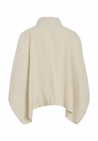 Cremefarvet poncho med et blødt, tekstureret stof. Har en høj krave og et løs, draperet design med afrundede kanter.
