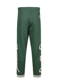 Gröna joggers med vita accenter och logotyper. Har dragsko i midjan, sidoficka och randiga muddar. Mjuk tyg med en slät yta.