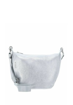 Sac bandoulière en cuir argenté avec une surface texturée, fermeture éclair et bandoulière réglable. Présente des accents en métal.