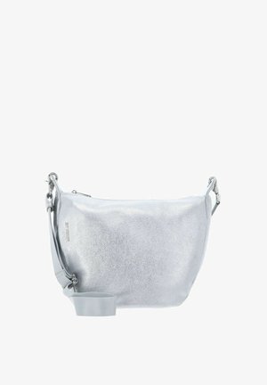 Sac bandoulière en cuir argenté avec une surface texturée, fermeture éclair et bandoulière réglable. Présente des accents en métal.