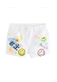 Pantaloncini in denim bianco con disegni stampati colorati, tra cui faccine sorridenti, fiori e forme astratte in rosa, giallo e blu.