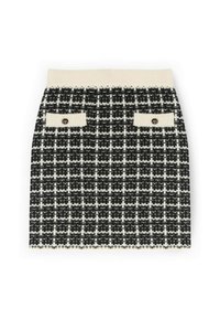 Zwart-witte geruite rok met een geribbelde crèmekleurige tailleband, voorzien van twee voorzakken met knopen en een gestructureerde pasvorm.