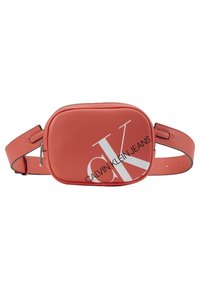 Borsa a cintura in pelle sintetica rossa, forma rettangolare con zip, con un logo bianco prominente "CALVIN KLEIN JEANS" sul fronte.