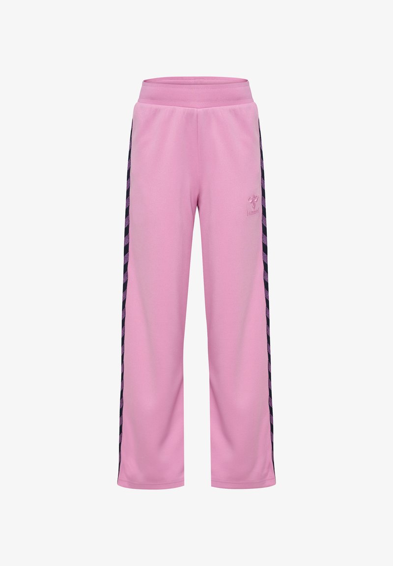Różowe spodnie dresowe z miękkiego materiału, charakteryzujące się luźnym krojem, elastycznym pasem oraz czarnymi bocznymi paskami z geometrycznym wzorem.