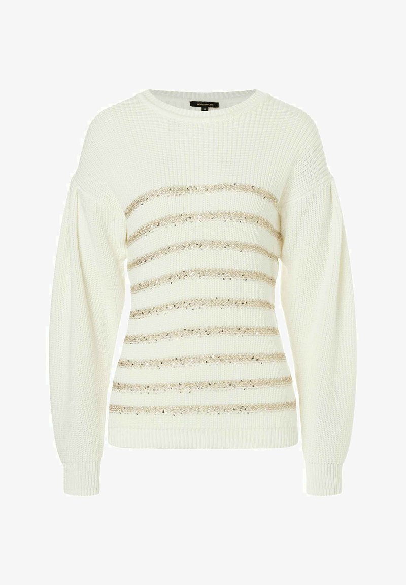 Pull en tricot blanc avec des manches larges et texturées, orné de rayures horizontales en sequins dorés sur le devant. Encolure ronde et poignets côtelés.