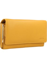 Cartera de cuero amarillo con acabado texturizado, que cuenta con un compartimento con cremallera y un logo de la marca en el lado frontal. Forma compacta y rectangular.