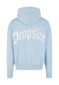 Sweat à capuche bleu clair avec une capuche et un texte blanc de style vieil anglais "Dropsize" imprimé sur le dos.