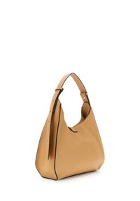 Kůže hobo taška v tan barvě s jedním nastavitelným popruhem, s černým lemováním na okrajích a hladkým, texturovaným povrchem.