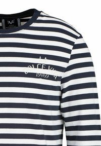 Gestreiftes langärmliges Shirt in Marineblau und Weiß mit Rundhalsausschnitt, versehen mit gesticktem Text "LA DOLCE VITA 1969" auf der Brust. Hergestellt aus weichem Baumwollmaterial.