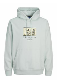 Bluza z kapturem w jasnym miętowym kolorze, z przednią kieszenią kangurką, ściągaczami przy mankietach oraz centralnym nadrukiem logo w czerni i beżu.