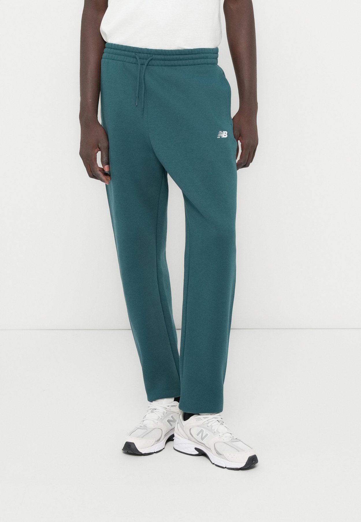 SPORT ESSENTIALS JOGGER