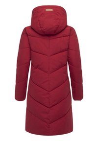 Rød, hettejakke med pufferdesign og chevronmønster. Har lange ermer og midtlengde. Laget av glatt, strukturert stoff.