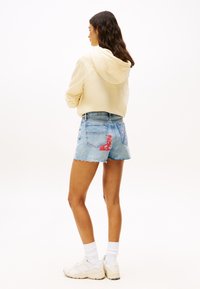 Thumbnail Image 4
