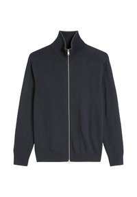 Ciemnoniebieski sweter zapinany na zamek o wysokim kołnierzu, wykonany z miękkiego materiału. Posiada elegancki zamek błyskawiczny oraz prążkowane mankiety dla dodatkowej tekstury.