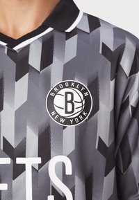 New Era NBA BROOKLYN NETS FOOTBALL TEE - Squadra - grey