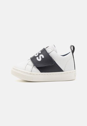 TRAINERS UNISEX - Dětské boty - white