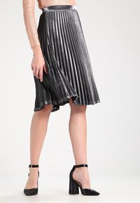 Vero Moda Gonna a campana - black