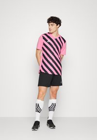 adidas Performance ENTRADA 22 GFX JERSEY - Maillot de foot - semi pink glow/black