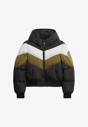 Chaqueta de plumas corta con un diseño en chevrón en negro, blanco y verde oliva. Presenta capucha, cierre de cremallera y puños acanalados.
