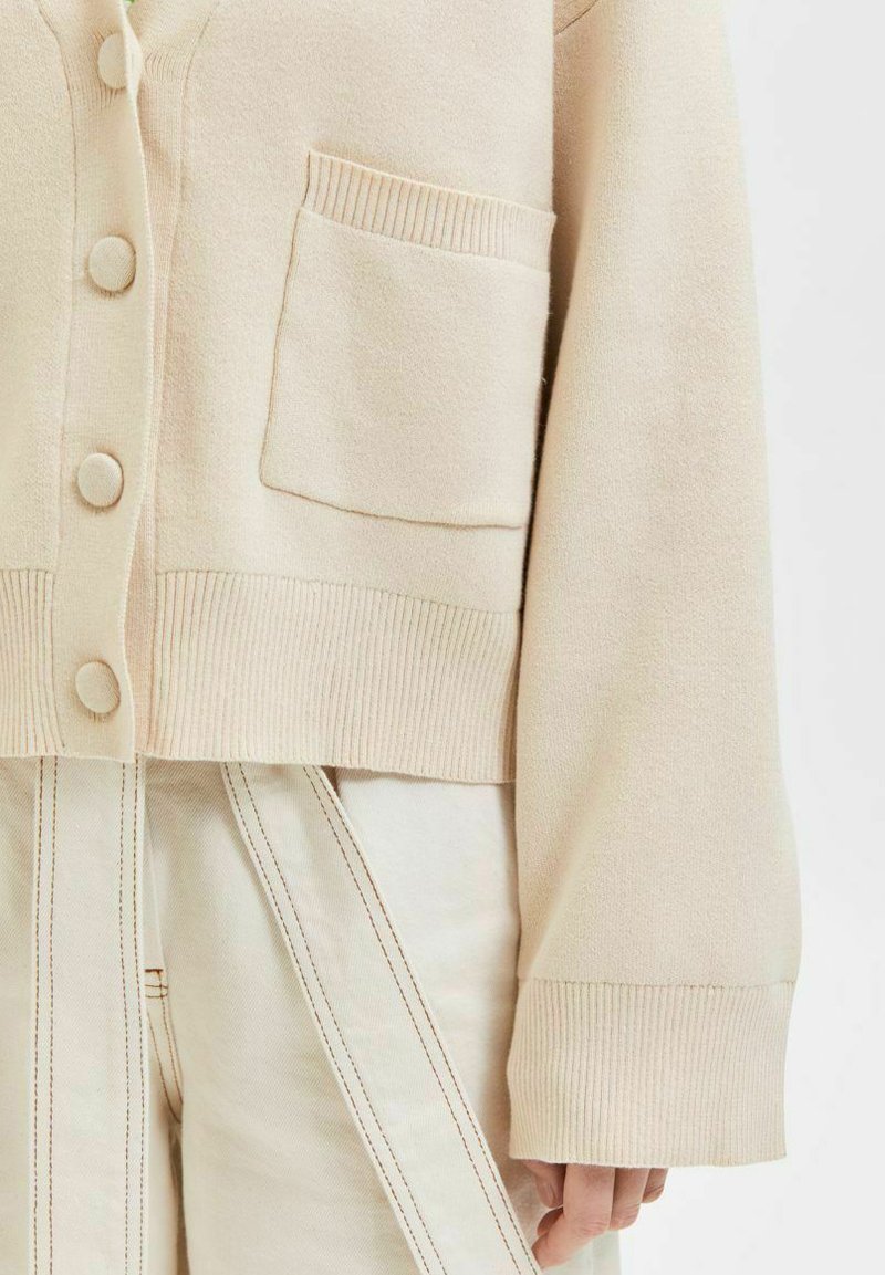 Damen Strickjacken | Selected Femme GEMÜTLICHE Strickjacke sandshell/offwhite - GQ50332 Damen Strickjacken | Selected Femme GEMÜTLICHE Strickjacke sandshell/offwhite - GQ50332