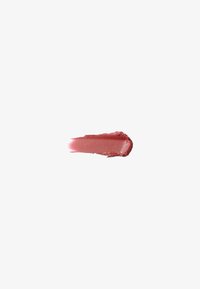 Couleur des lèvres dans une teinte rose douce, avec une texture crémeuse. Application lisse, étalée en une ligne effilée sur fond blanc.