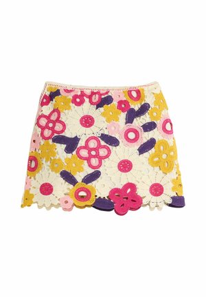Fustă mini croșetată cu modele florale multicolore în nuanțe de crem, roz, galben, mov și roșu, cu tiv ondulat și design deschis din dantelă.