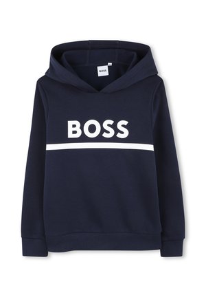Sweat à capuche bleu marine avec capuche, manches longues, une bande blanche horizontale et le mot "BOSS" imprimé en grandes lettres blanches à l'avant.