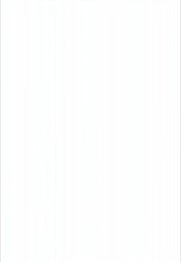 Quattro tazze di caffè su un vassoio di legno, con due mani che tengono tazze di cappuccino decorate con cuori di latte art.