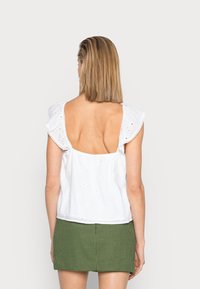 Pieces PCVANIA - Blusa - bright white