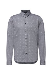 Camisa de manga larga abotonada en gris con acentos de patrón blanco. Presenta un collar puntiagudo, un bolsillo en el pecho y botones negros.