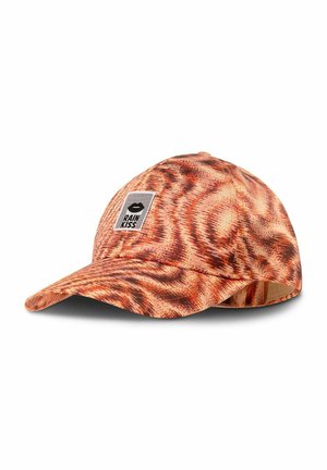 Oranje en bruine swirl-patroon baseballpet met zwart lippenlogo en "RAIN KISS" tekst op een witte rechthoekige patch aan de voorkant.