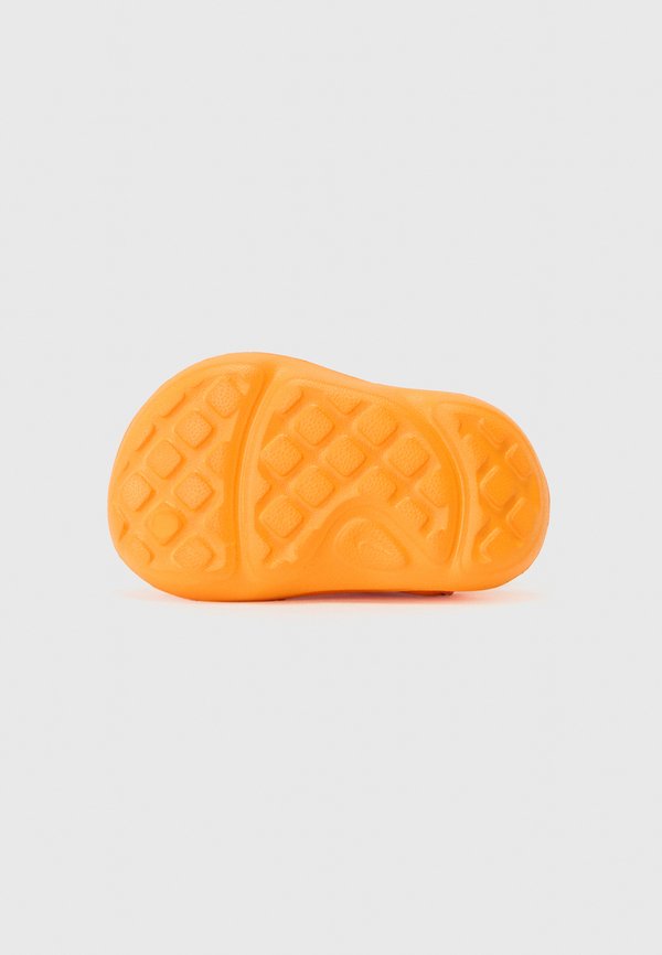 AQUASWOOSH UNISEX - Clogs - orange peel4