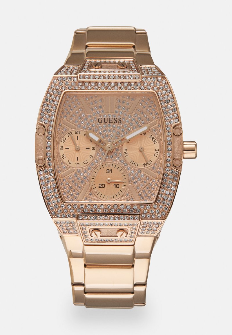 Roségoldene Uhr mit Kristallakzenten, rechteckigem Gehäuse und drei Teilanzeigen für Tag, Datum und Zeit. Metallarmband mit polierter Oberfläche.