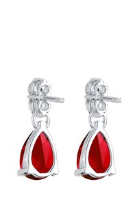 Boucles d'oreilles en forme de goutte rouge en métal de ton argenté avec une finition polie, dotées d'une attache à tige sécurisée et d'un élégant design en cascade.