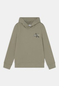 Sudadera color caqui con un bolsillo tipo canguro, puños y dobladillo acanalados. Presenta un sutil logo de Calvin Klein Jeans en gris oscuro en la parte frontal.