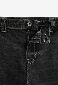 CARPENTER - Egyenes szárú farmer - black washed