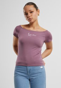 Karl Kani SMALL SIGNATURE  SHOULDER TIGHT - Marškinėliai su spaudiniu - violet