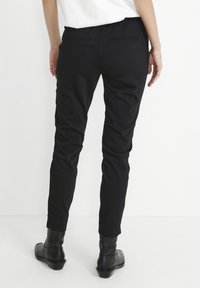 Culture CUALPHA - Hlače chino - black