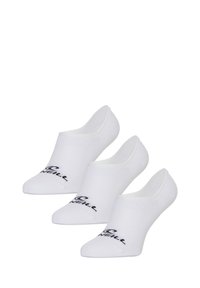 Drie paar witte enkelsokken van katoen; met ribbeltextuur en een zwart gedrukt logo nabij de tenen.