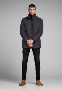 Jack & Jones PREMIUM JPRDUANE JACKET - Kort kåpe / frakk - dark grey