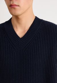 Carhartt WIP MARLON - Jersey de punto - dark navy
