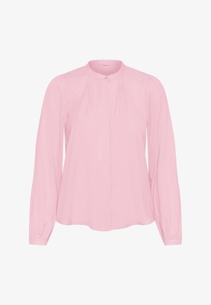 Lyserød langærmet bluse med rund krave, knaplukning foran og subtile plisseringer nær halsudskæringen, lavet af glat stof.