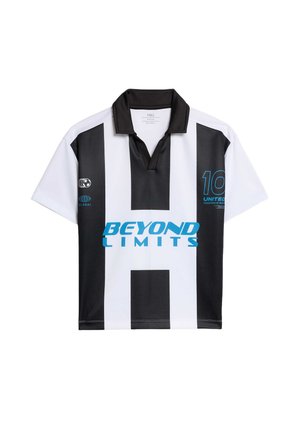 Korte mouwen polo met een zwart-wit gestreept ontwerp, voorzien van een kraag en "BEYOND LIMITS" tekst in het blauw. Inclusief nummer 10 detail.