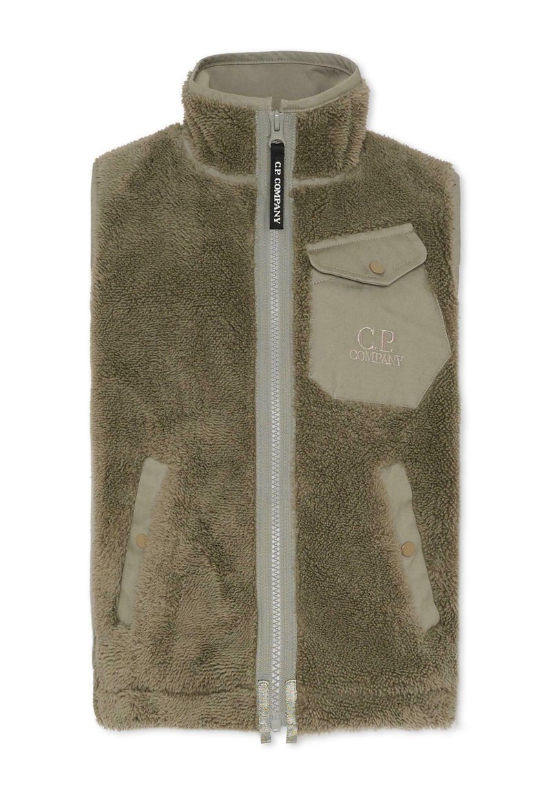 Gilet in pile verde oliva con zip frontale, colletto alto e due tasche laterali. Presenta una tasca esagonale con chiusura a scatto e dettaglio del logo.