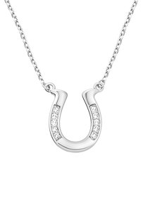 Silver hästsko halsband med en polerad yta, som har klara, glittrande stenar längs ena sidan, hängande på en delikat kedja.